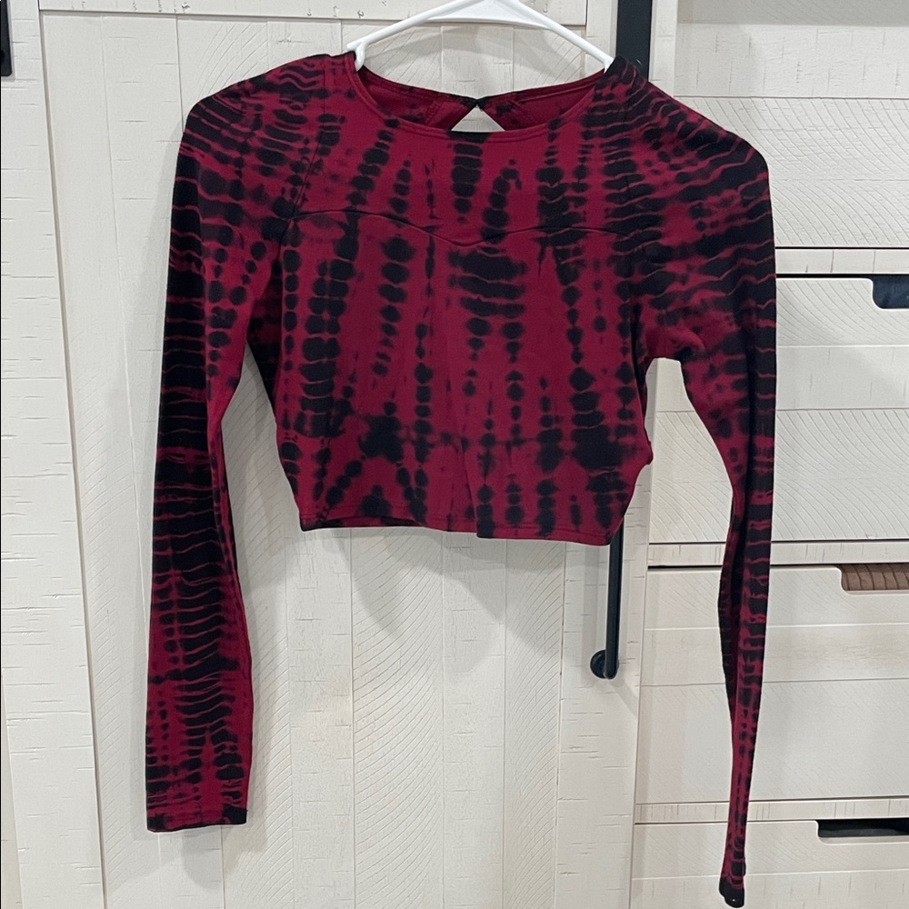Stylish Red and Black Tie-Dye Women's Crop Top